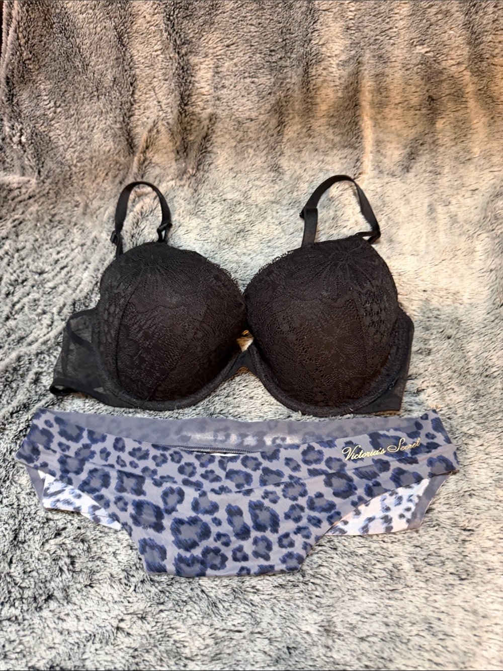 Victoria's Secret Black Lace T-shirt Bra with blackBlue Leopard Hipster Panty